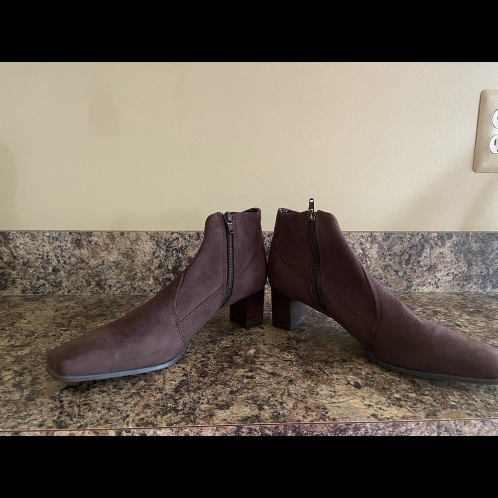 Franco Sarto brown suede short boots Size 8.5
